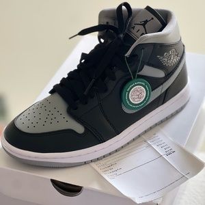 WMNS AIR JORDAN 1 MID